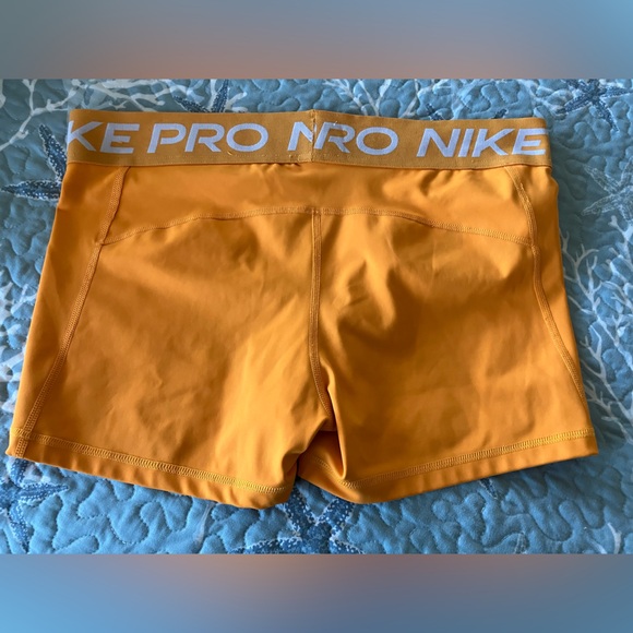 Nike Pro Dri-fit woman size XL athletic shorts - Picture 6 of 6